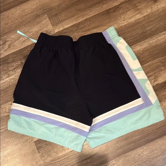 Men’s, Large Under Armour shorts with drawstring & pockets. - Picture 2 of 4